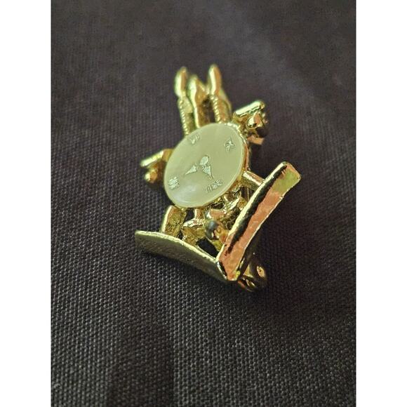 Vintage Collectible Pin CooCoo Cuckoo Clock Design Gold Tone 1.5" - Picture 4 of 8